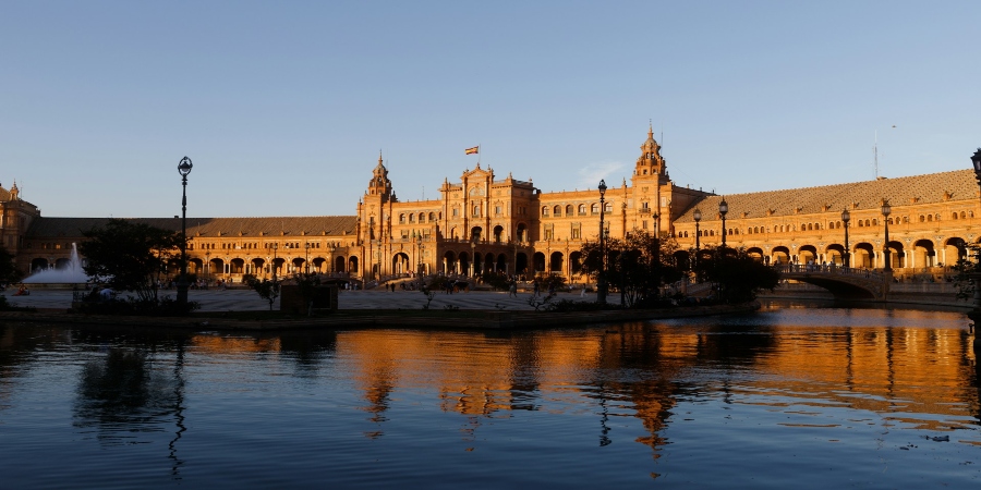 Plaza de España: Iconic Seville landmark, epitomizing Spanish Renaissance architecture.