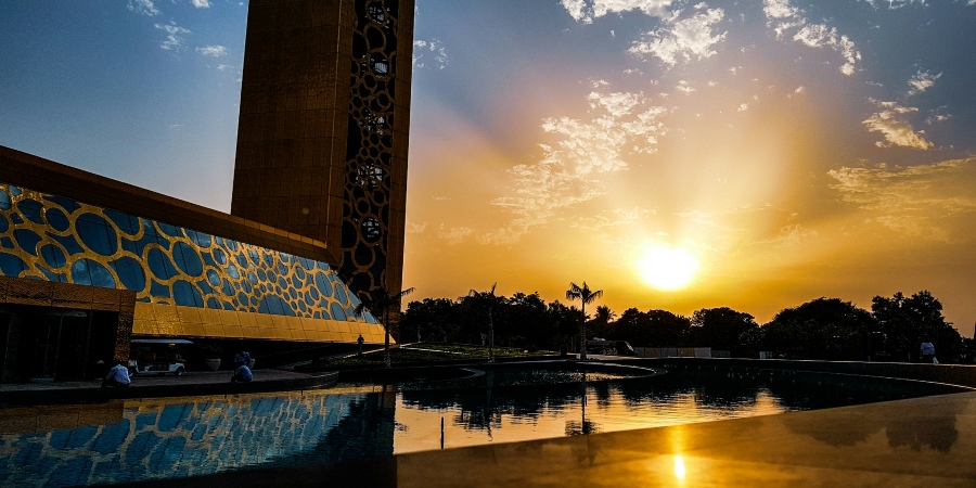 A striking view of the Dubai Frame, its unique design framing the city’s skyline, blending modernity with stunning architectural beauty.