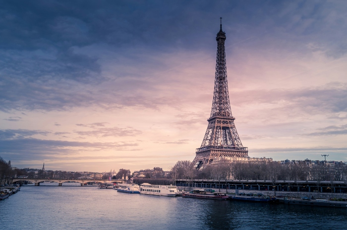 A picture of the Eiffel Tower, the most famous landmark of Paris.