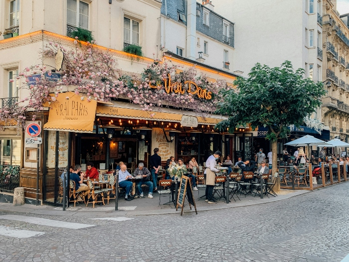 A picture of street side cozy cafe in Paris.