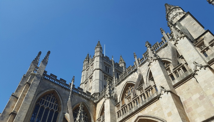 Bath Abbey, a Georgian architecture to uncover by a hop-on hop-off bus.