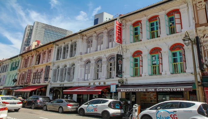 Historic shophouses and vibrant street scene in Singapore’s Chinatown, a must-visit stop on bus tours in Singapore.