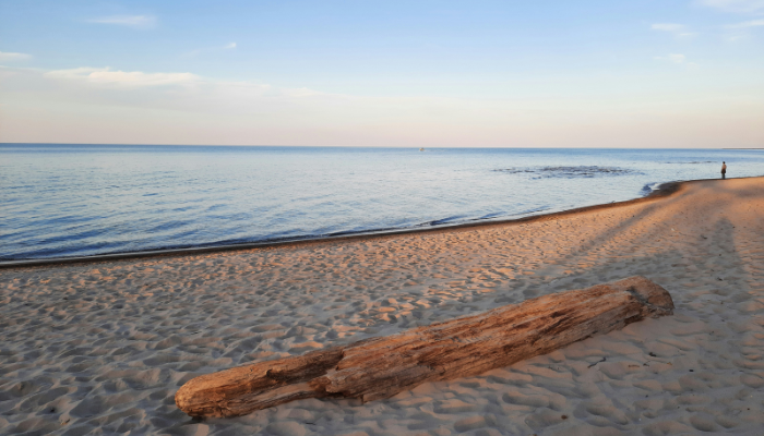 Peaceful sandy beach along Lake Michigan in Chicago, showcasing the city's scenic waterfront beyond its popular river and sightseeing cruises.