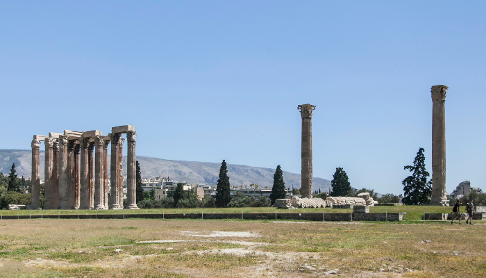 Temple of Olympian Zeus in Athens, an ancient attraction accessible on both Big Bus and City Sightseeing hop-on hop-off routes.